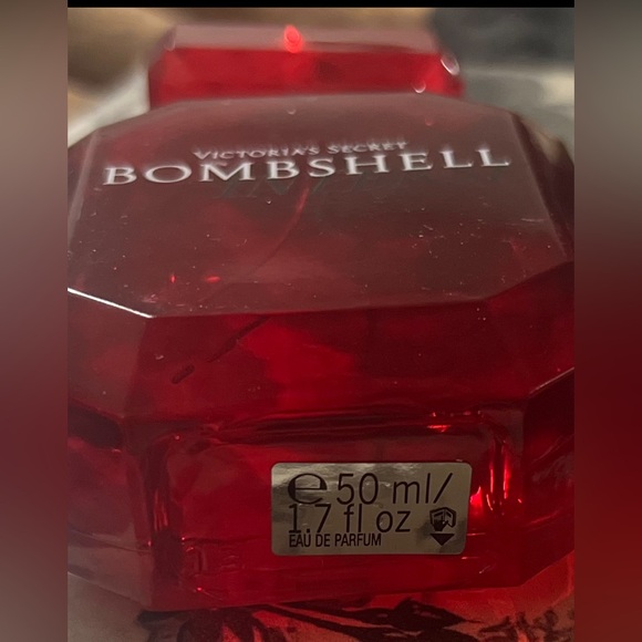 Victoria Secret Bombshell Intense Fragrance - Picture 2 of 4